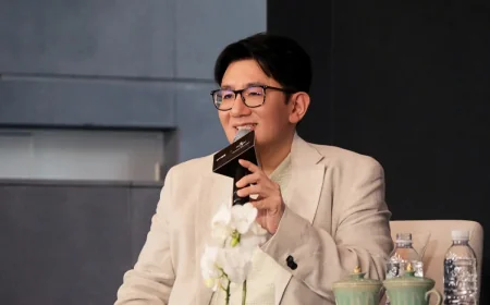 Bang Si-hyuk and Grainge hold 90-minute HYBE town hall