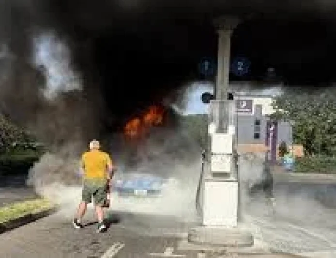 Alan Mutton Helps Stop 1979 Pontiac Firebird Fire Oxfordshire Blaze
