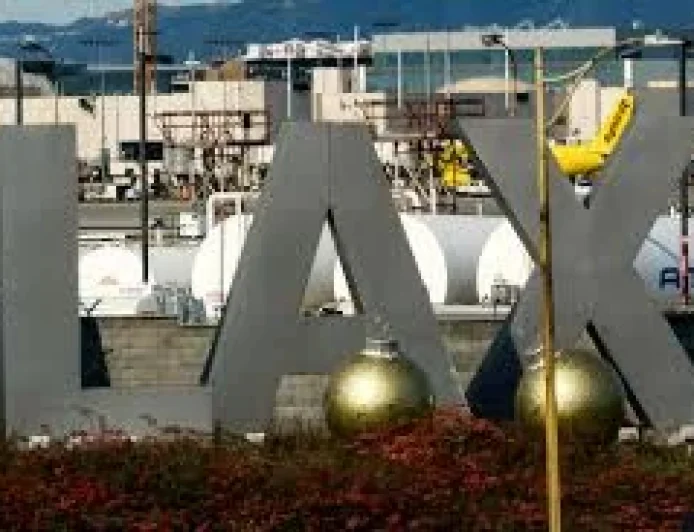 American Airlines Cuts 6 Routes at Los Angeles International Airport