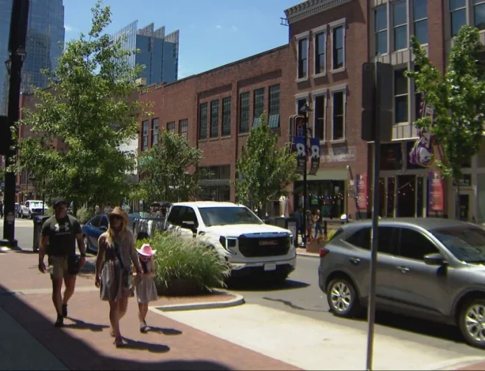 Bailey Zimmerman Draws Crowds Into CMA Fest Heat in Nashville
