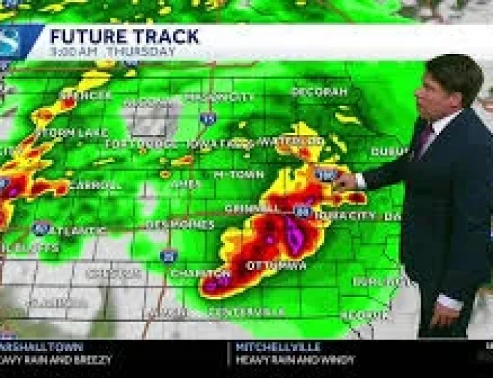 Kwwl: 54-year-old man dies after Des Moines tree strike