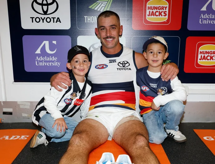 Taylor Walker available for Adelaide after one-match suspension