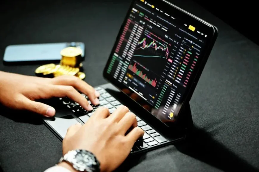 Bitcoin Slides to $71,400.64 as Tradingview Shows Risk-Off Mood