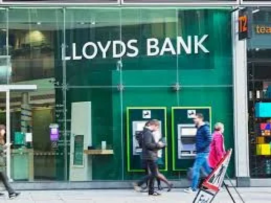 West Byfleet Loses Last Branch as Lloyds Bank Closes Two Sites