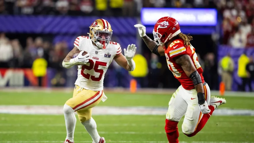 Elijah Mitchell Joins Eagles Before Second Minicamp Practice