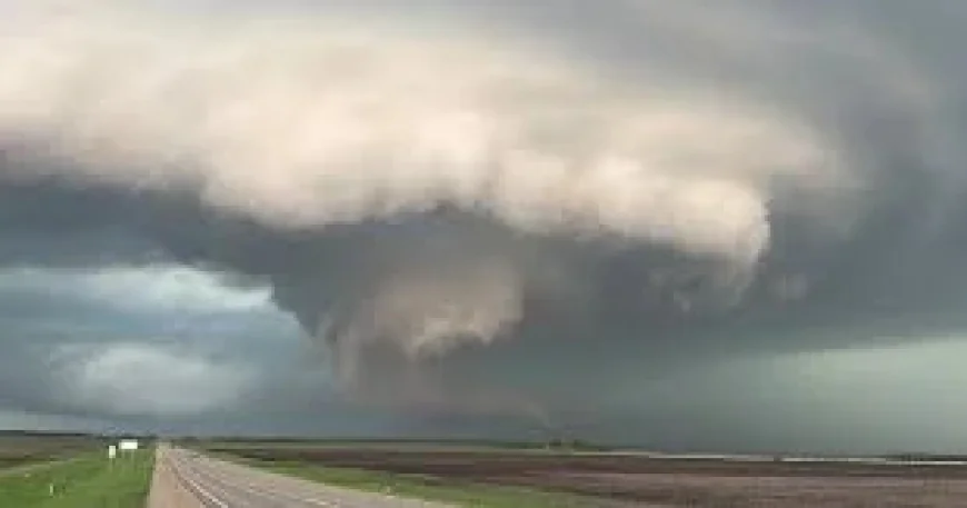 Environment and Climate Change Canada tracks 92.7 millimetres south of Winkler Tornado Winnipeg