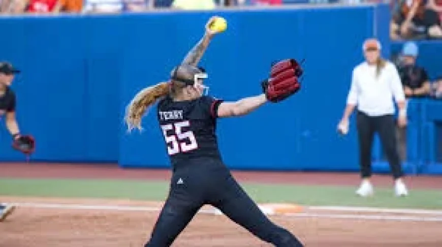 Teagan Kavan Leads Texas to 7-3 Game 1 Win at Softball College World Series
