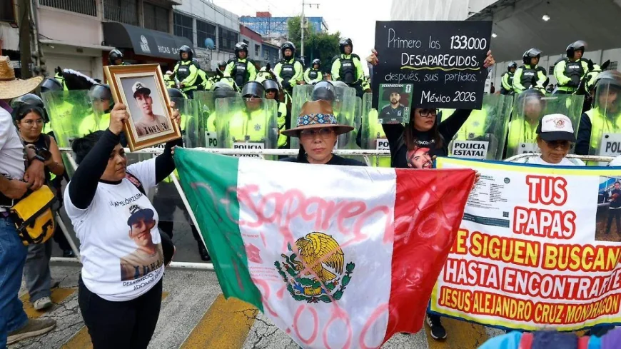 Madres buscadoras convierten Av. Morelos en cancha frente a Estadio Nemesio Díez