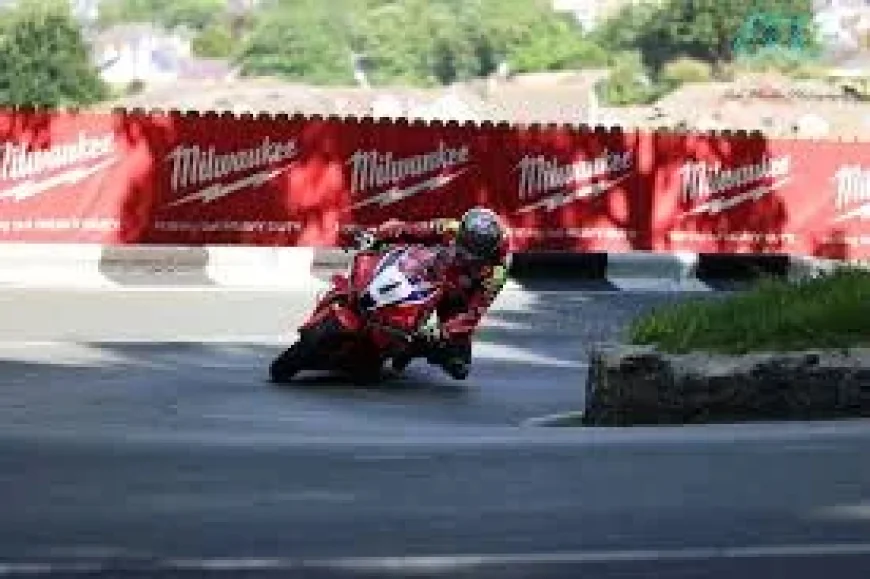 Senior TT Red Flag Stops Lap Two Action — Iom Tt Red Flag