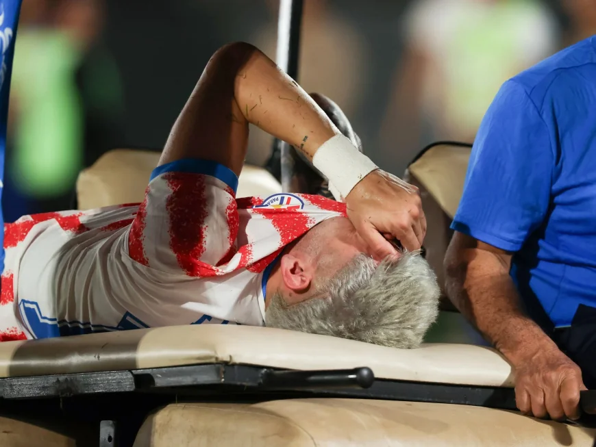 Julio Enciso leaves Paraguay’s 4-0 win injured and in tears
