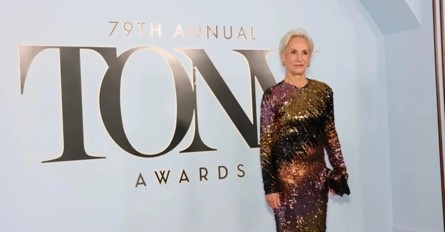 Laurie Metcalf Wins Third Tony for Death Of A Salesman Broadway