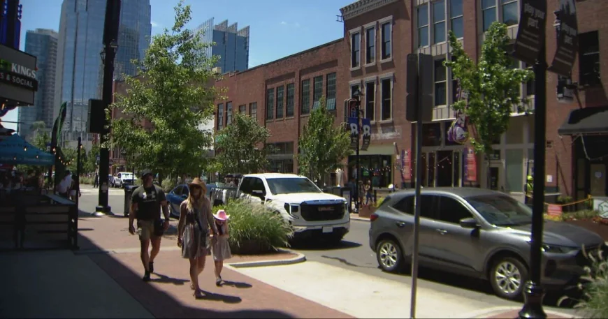 Bailey Zimmerman Draws Crowds Into CMA Fest Heat in Nashville