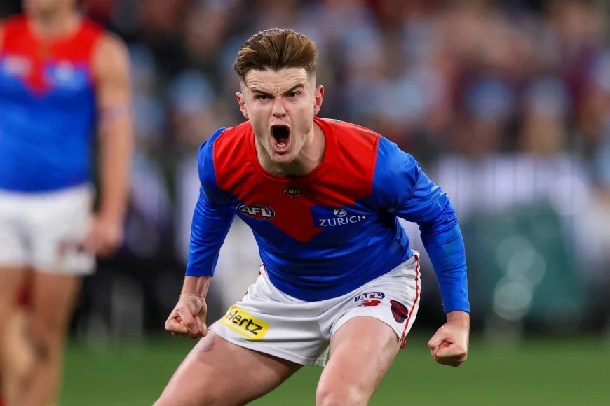 Kysaiah Pickett seals Melbourne's eight-point win over Collingwood