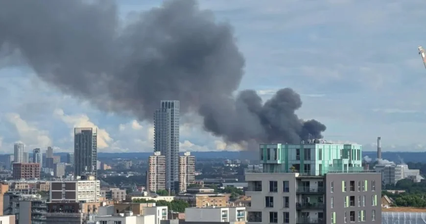 London Fire Brigade Tackles 15 Engines at Kosher Kingdom Fire In London Today