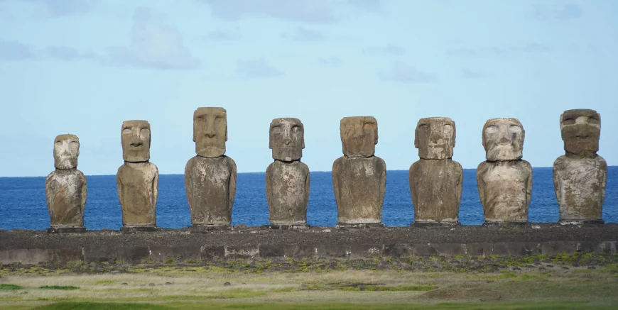 Terry Hunt Finds First Moai in Rapa Nui Lakebed