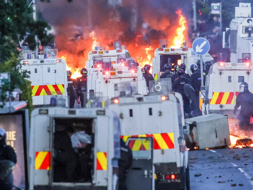 Belfast Police Deploy Water Cannon in Second-Night Pogrom