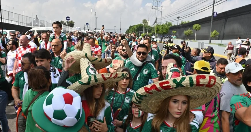 Fanáticos celebran el arranque del Mundial en Ciudad De Mexico