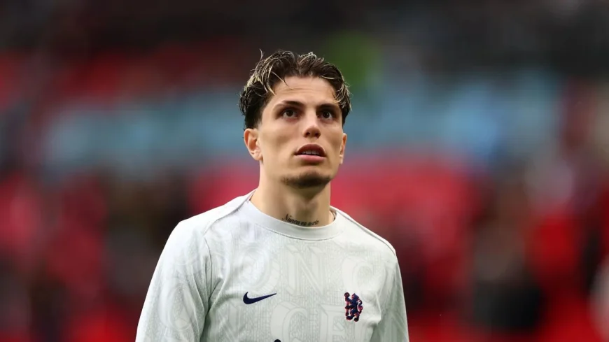 Alejandro Garnacho Told to Leave Chelsea as £40m Clause Looms