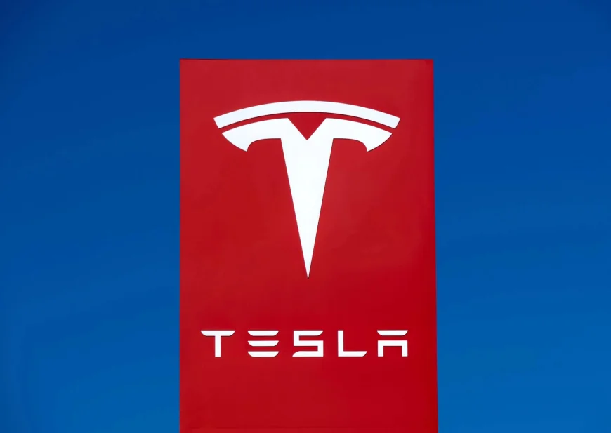 Trump Deal Lifts Tsla Stock 1.5% to $412.42