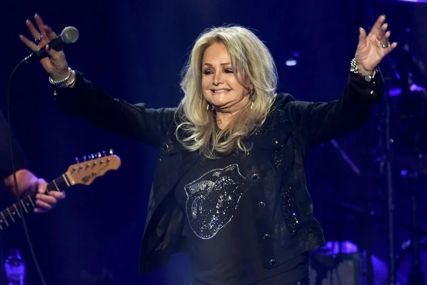 Bonnie Tyler Wakes From Coma After Surgery in Portugal
