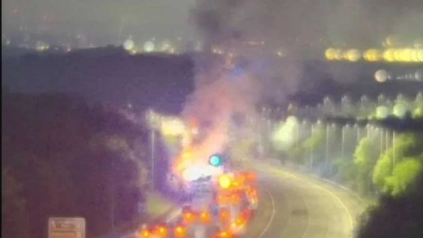 M25 Traffic blocked both ways after lorry fire at J27 and J26