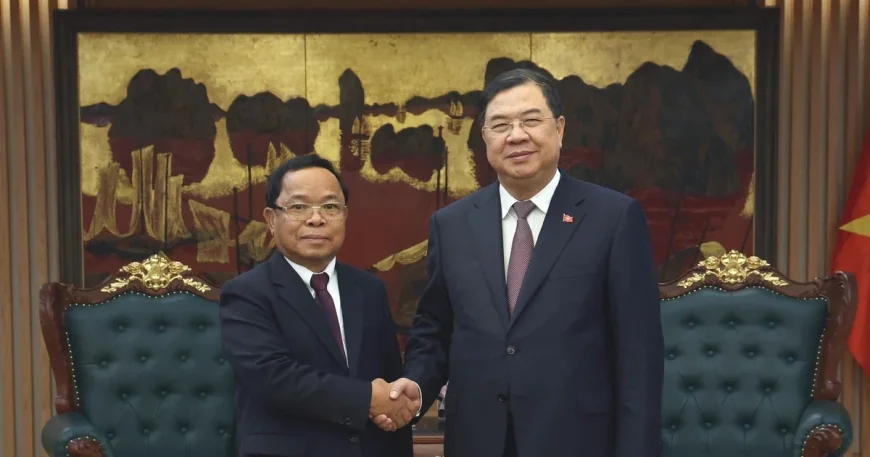 Hoàng Thanh Tùng hội đàm Khăm-phăn Phôm-ma-thắt tại Hà Nội về Vietnam