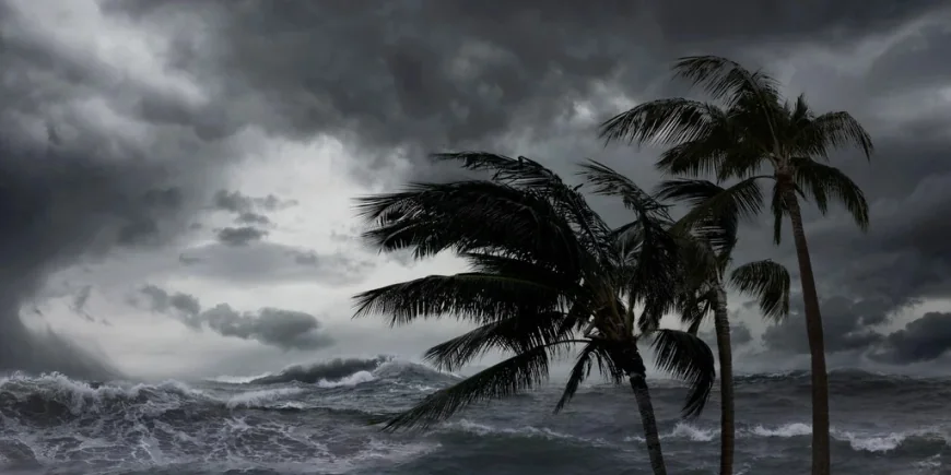 Texas May Get Alerts Within Hours as Invest 90L Builds — Hurricane Tracker