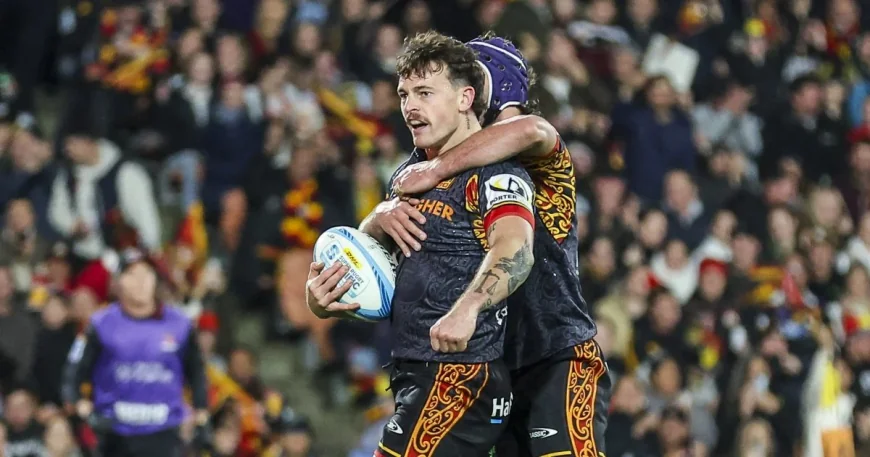 Jono Gibbes Makes Two Rugby Changes for Chiefs Final