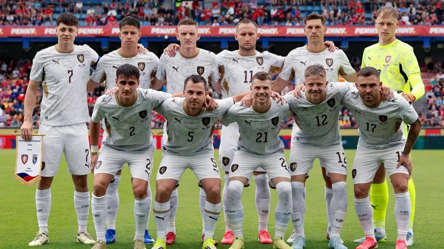 Ladislav Krejčí impulsa a Selección De Fútbol De La República Checa pese al 2-1