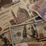 الجنيه المصري يعمق خسائره ويتجاوز مستوى 24 مقابل الدولار