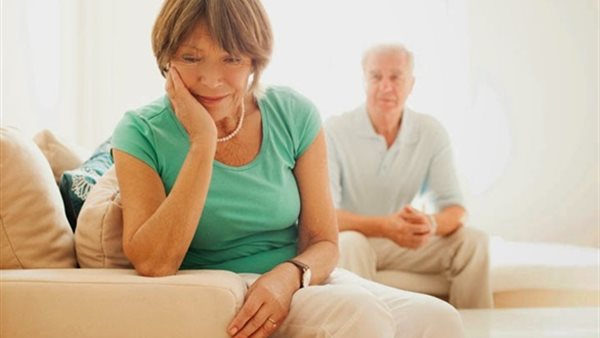 الزوجات يشعرن بالمعاناة من"متلازمة الزوج المتقاعد"