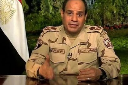 خبير عسكري: ارتداء "السيسي" الزي العسكري في خطابه لأنه حتى صباح اليوم كان وزيرا للدفاع