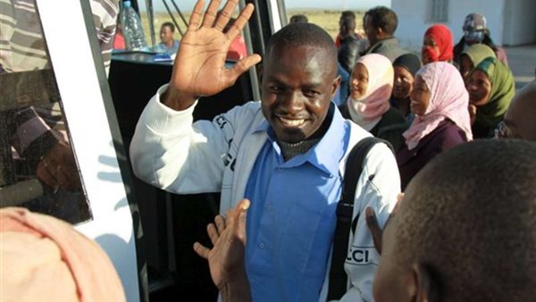 سلطات المطار ترحل 30 لاجئا سودانيا إلى أمريكا