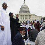 "صعود الهلال" لبول وليامز": الإسلام ثاني أكبر الديايات في أمريكا.. والمسلمون الفئة الأقل دخلا