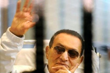 قاضي محاكمة مبارك و6 من مساعديه يحضر للقاء عبد المجيد وبركات بـ"دار القضاء"