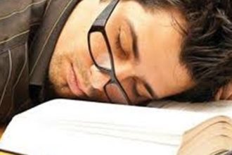 كيف تتجنب الشعور بالنوم والخمول أثناء أوقات المذاكرة