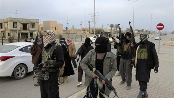 مسئول عراقي: "داعش" جمع 50 مليون دولار من بيع النفط المسروق من حقول حمرين