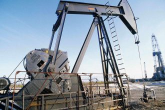 يتوقع تقرير "النقد الدولي" أن يحقق منتجو النفط في الشرق الأوسط فائضاً قدره تريليون دولار