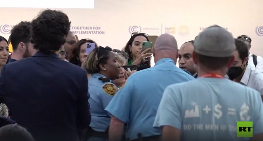 الفيديو الذي تسبب في طرد نائب مصري من المؤتمر الشقيق لعلاء عبد الفتاح في قمة المناخ