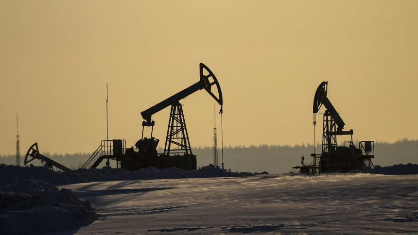 تتفق الولايات المتحدة وحلفاؤها على معايير للحد من أسعار النفط الروسية