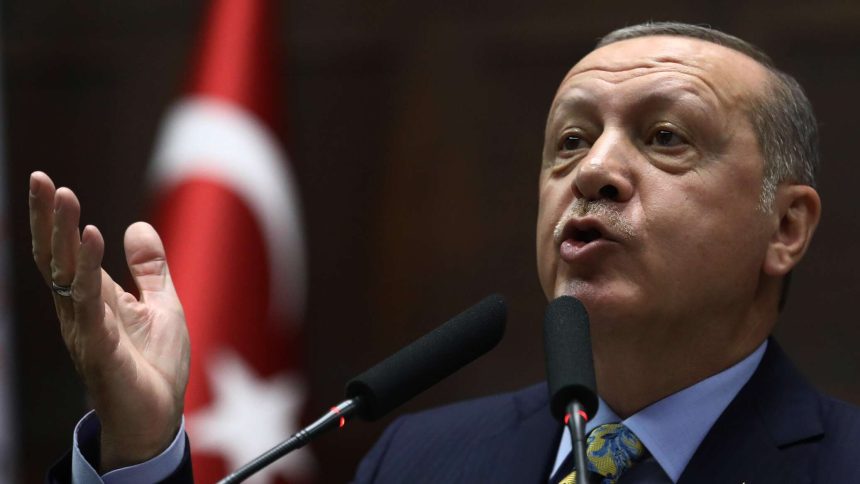 ويؤكد إردوغان رفض تركيا لانضمام فنلندا والسويد إلى "الناتو" إلى حين اتخاذ "الخطوات" اللازمة.