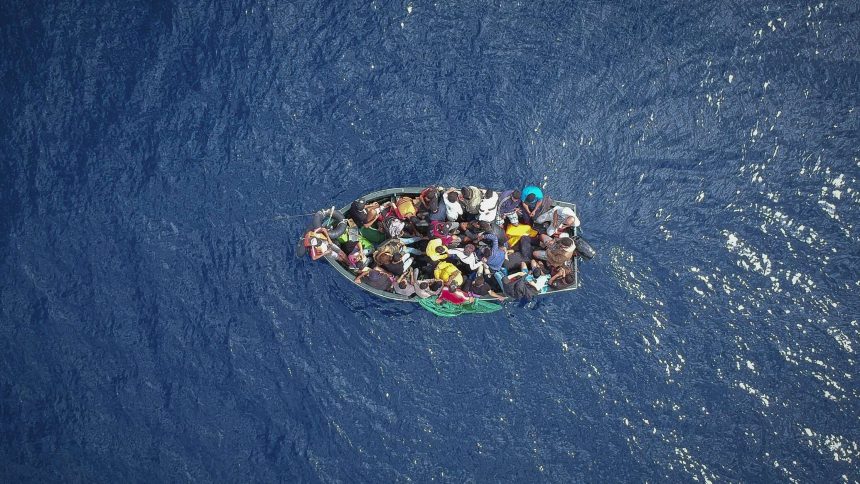 1100 مهاجر تقطعت بهم السبل في البحر الأبيض المتوسط ​​لأن الدول الأوروبية ترفض قبولهم
