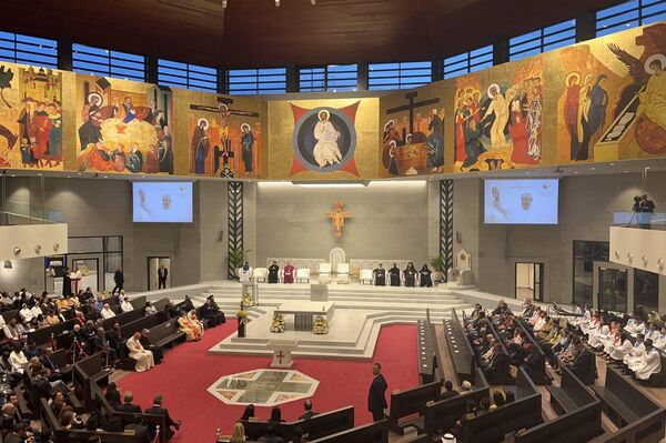 البابا فرنسيس الثاني يزور كاتدرائية سيدة العرب في ختام جولته في مملكة البحرين في 4 نوفمبر 2022 - البلد عربي