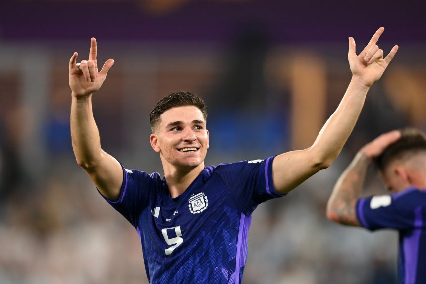 الأرجنتين تتأهل لدور الـ16 من كأس العالم بانتصارها على بولندا وتصحبها إلى الدور الثاني