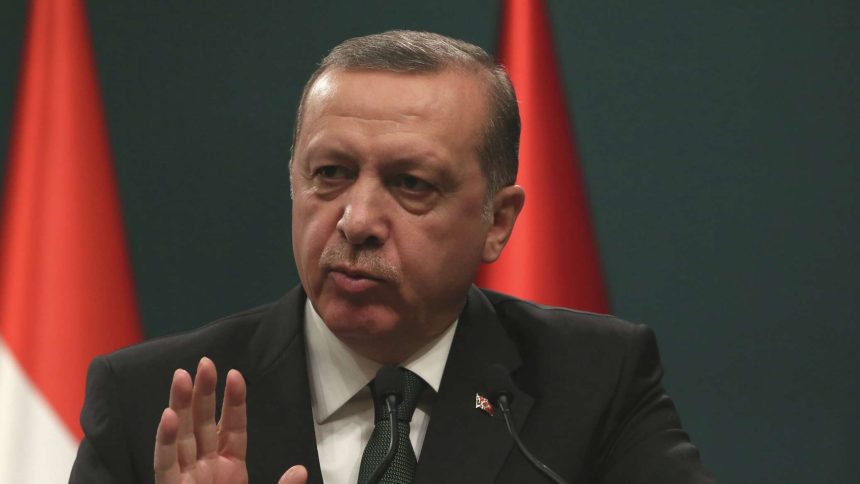 أردوغان يؤكد أنه يريد "حزام أمني من الغرب إلى الشرق" في سوريا يضم "كوباني".