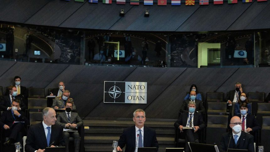 أعلن الناتو أنه ستتم مناقشة زيادة الإنفاق الدفاعي ودعم أوكرانيا في قمة الحلف القادمة