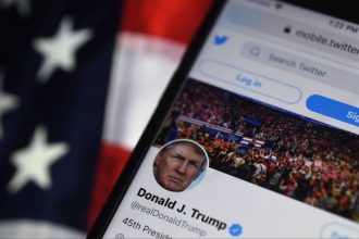 أمريكا.. نائب ديمقراطي يصف قرار ماسك بإعادة حساب ترامب على تويتر بأنه «خطأ فادح»