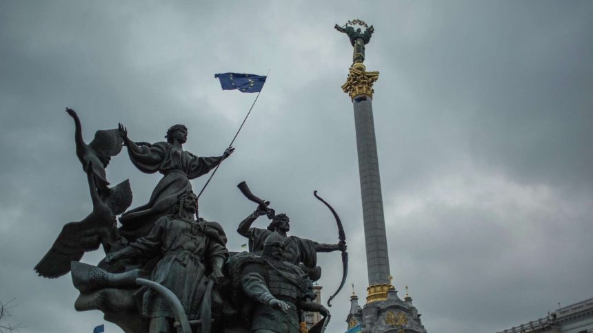 أوكرانيا: سيغطي الاتحاد الأوروبي نصف عجز الموازنة العام المقبل