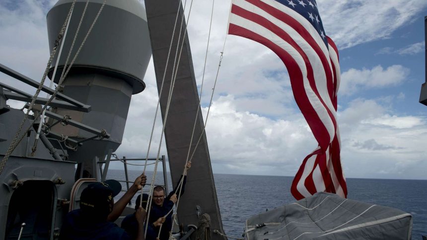 البحرية الأمريكية تضبط سفينة إيرانية محملة بالمتفجرات في خليج عمان