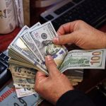 الحكومة المصرية ترد على أنباء صرف أموال للمواطنين بعد ارتفاع سعر الدولار